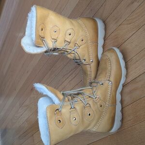 Vintage Glo-Warm by International Border Co. winter boots made in Canada Size 7